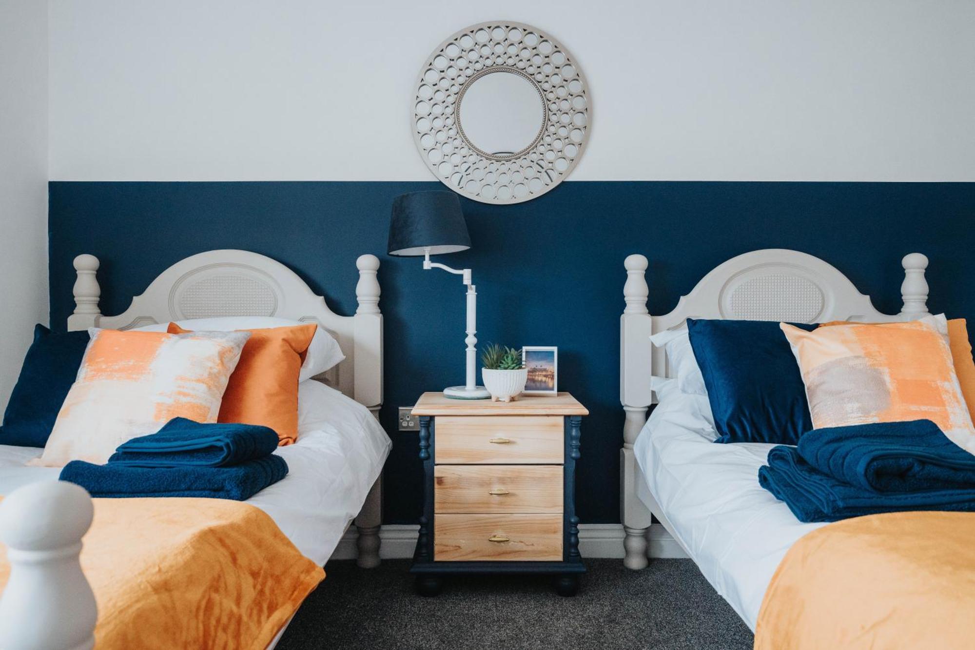 Shawe House - 10 Minute Mcr Airport - Free Parking Villa Wythenshawe Room photo