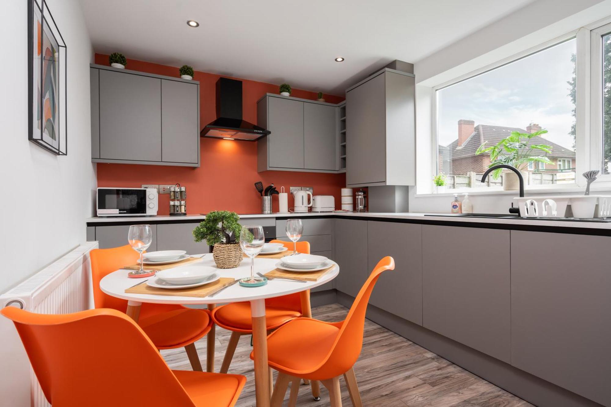 Shawe House - 10 Minute Mcr Airport - Free Parking Villa Wythenshawe Room photo